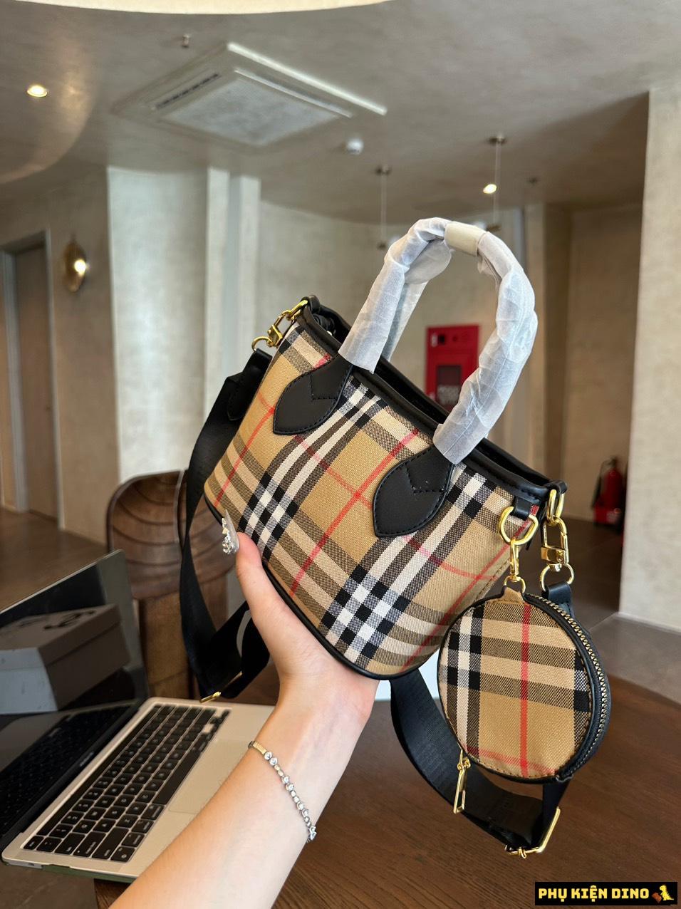 Túi Xách Tay Burberry Màu Nâu Quai Đen Túi Xách Tay Burberry Màu Nâu Quai Đen